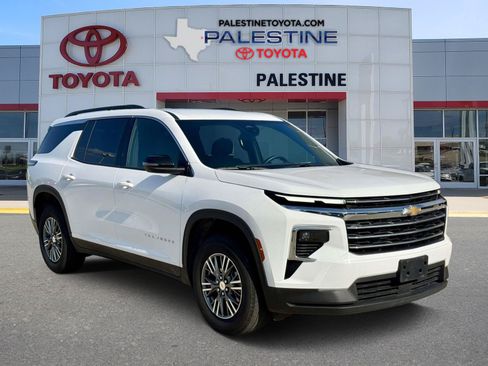 Used 2026 Chevrolet Traverse LT FWD image 1