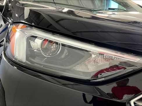 Used 2024 Ford Edge Titanium image 39