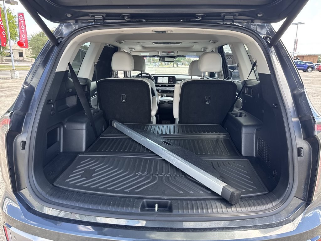 Used 2023 Kia Telluride EX w/ EX Captain's Chair Package FWD image 35
