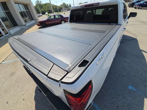 Used 2019 GMC Sierra 1500 SLT w/ SLT Premium Plus Package AWD/4WD image 8