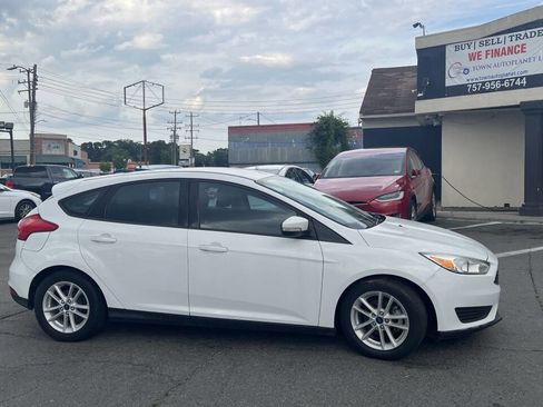 Used 2017 Ford Focus SE image 2