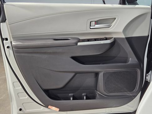 Used 2022 Toyota Sienna XLE FWD image 19