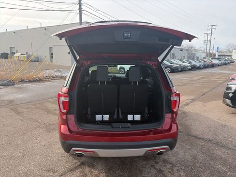 Used 2017 Ford Explorer XLT w/ Equipment Group 202A image 15