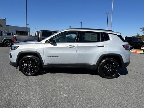 New 2026 Jeep Compass Latitude image 7