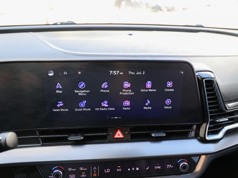 Used 2025 Kia Sportage EX FWD image 19