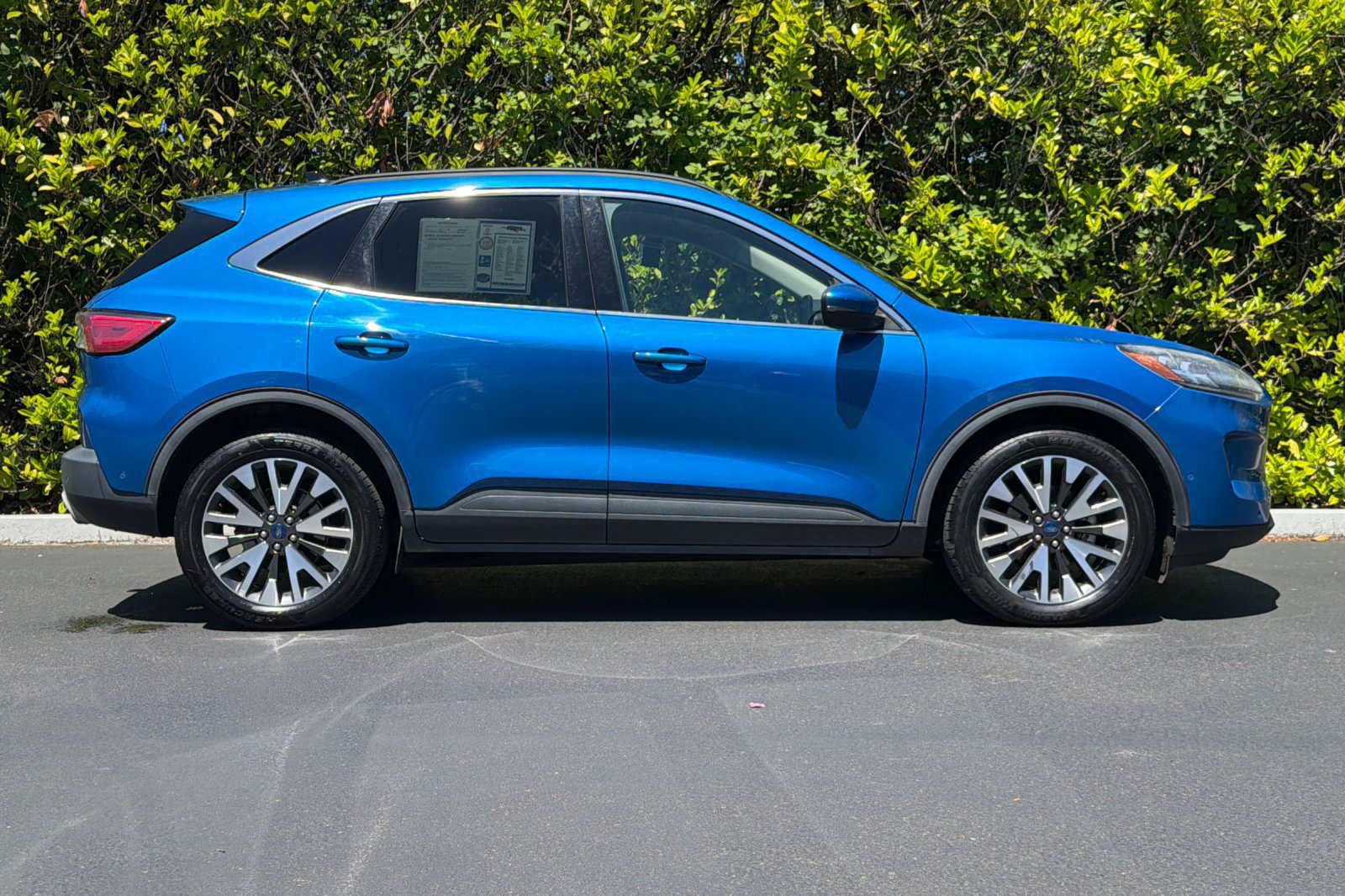 Used 2020 Ford Escape Titanium AWD/4WD image 2