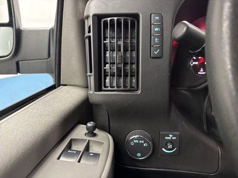 Used 2022 GMC Savana 2500 Extended RWD image 17