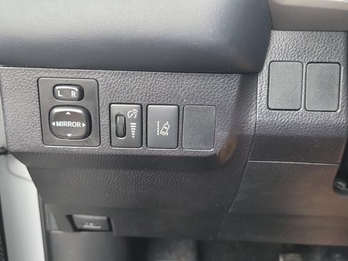 Used 2018 Toyota RAV4 XLE w/ Plus Extra Value Package FWD image 19