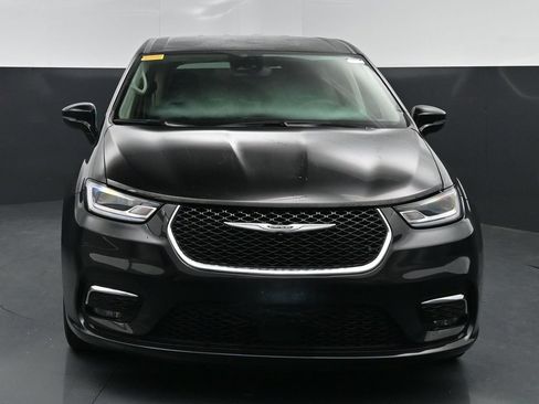 Used 2024 Chrysler Pacifica Touring-L FWD image 42