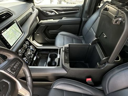 Used 2022 GMC Yukon XL Denali w/ Denali Premium Package AWD/4WD image 29