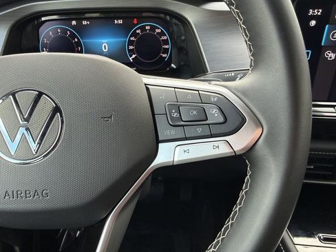 Used 2025 Volkswagen Atlas Cross Sport SE image 16