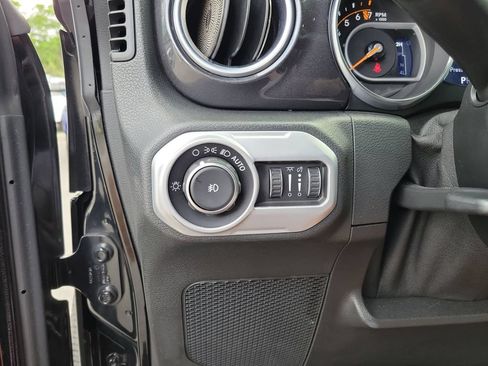 Used 2020 Jeep Wrangler Unlimited Sahara AWD/4WD image 20