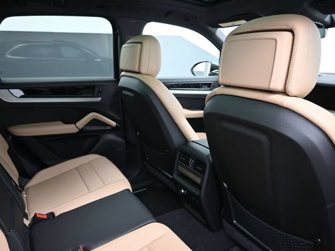 Used 2026 Porsche Cayenne AWD/4WD image 7