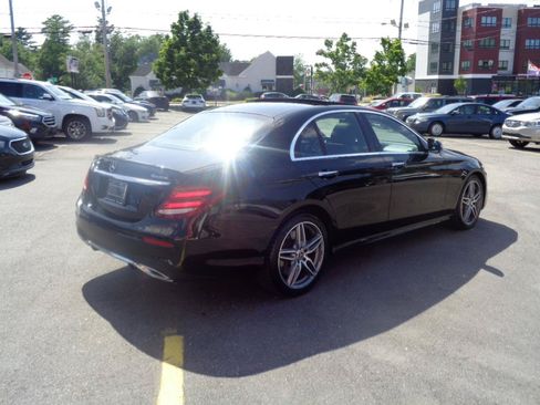 Used 2018 Mercedes-Benz E 400 4MATIC Sedan w/ Premium 1 Package image 12