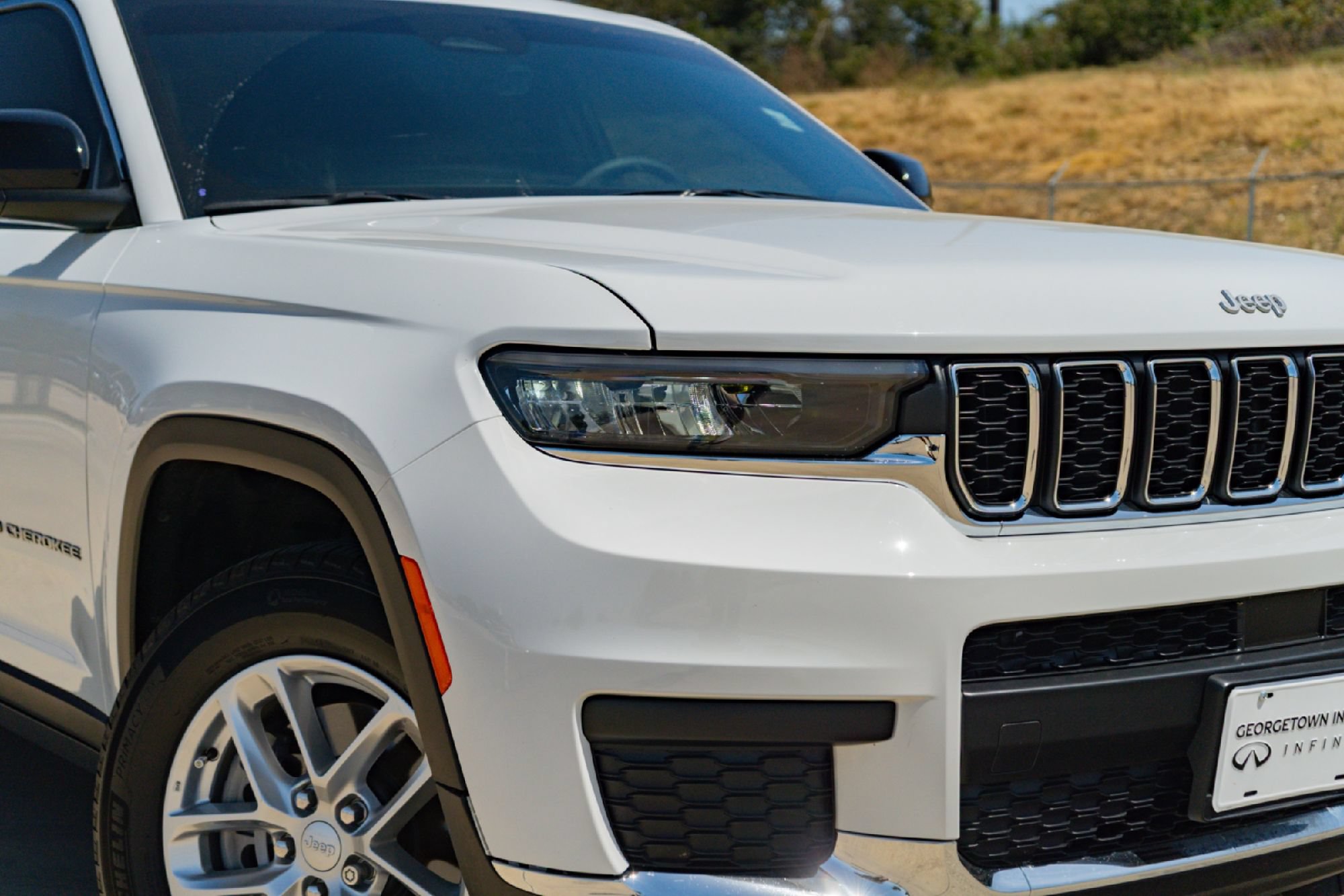 Used 2025 Jeep Grand Cherokee L Laredo RWD image 3