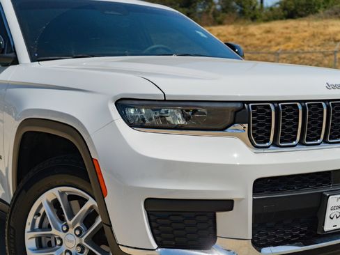 Used 2025 Jeep Grand Cherokee L Laredo RWD image 3