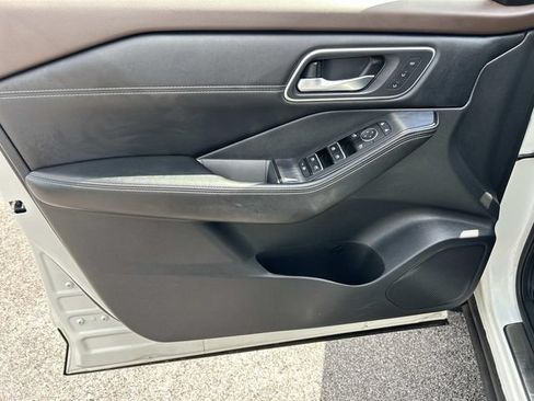 Used 2023 Nissan Rogue Platinum w/ Platinum Premium Package AWD/4WD image 18