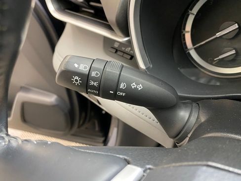 Used 2022 Toyota Highlander XLE image 23