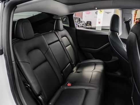 Used 2021 Tesla Model Y Long Range image 31