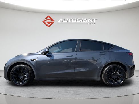Used 2024 Tesla Model Y Long Range AWD/4WD image 3
