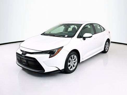 Used 2024 Toyota Corolla LE FWD image 3