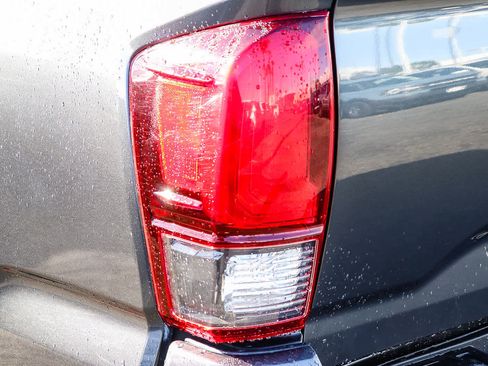 Used 2019 Toyota Tacoma TRD Off-Road image 9