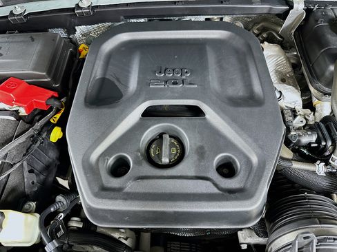 Used 2024 Jeep Wrangler Unlimited AWD/4WD image 31