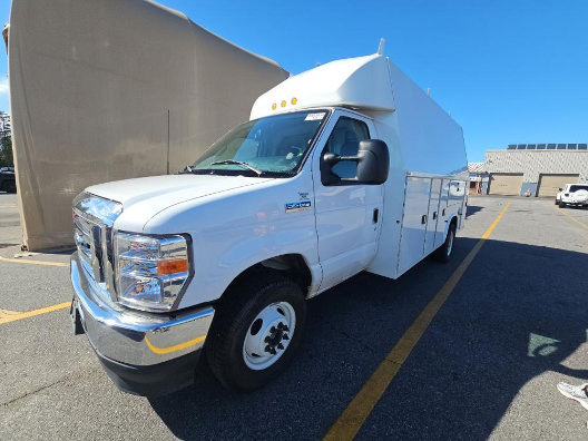 Used 2023 Ford E-450 and Econoline 450 Super Duty w/ Power Windows & Locks Group RWD image 2