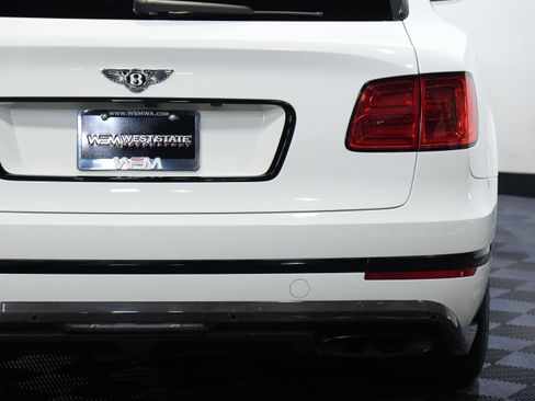 Used 2018 Bentley Bentayga AWD/4WD image 18