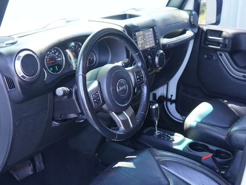 Used 2018 Jeep Wrangler Unlimited Sahara AWD/4WD image 13