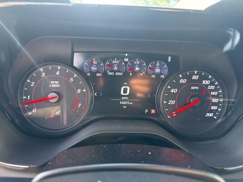 Used 2019 Chevrolet Camaro ZL1 RWD image 8