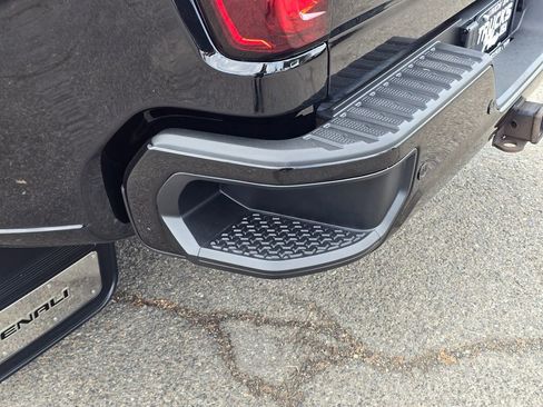 Used 2022 GMC Sierra 3500 Denali w/ Denali Ultimate Package image 14