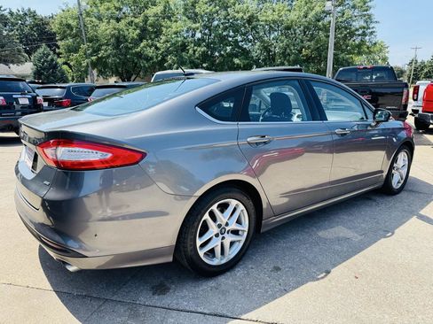 Used 2014 Ford Fusion SE FWD image 3