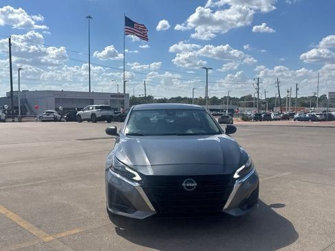 Certified 2025 Nissan Altima 2.5 SV FWD image 5