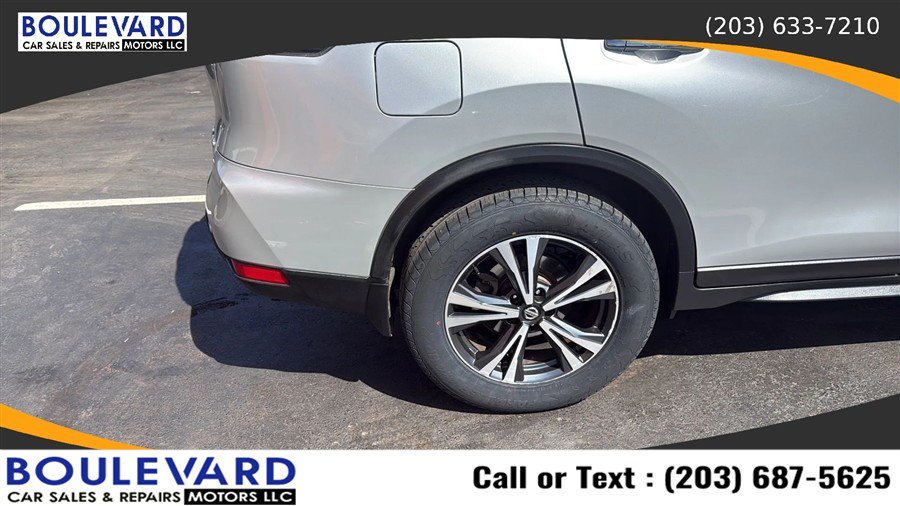 Used 2020 Nissan Rogue SV w/ Sun & Sound Touring Package AWD/4WD image 11