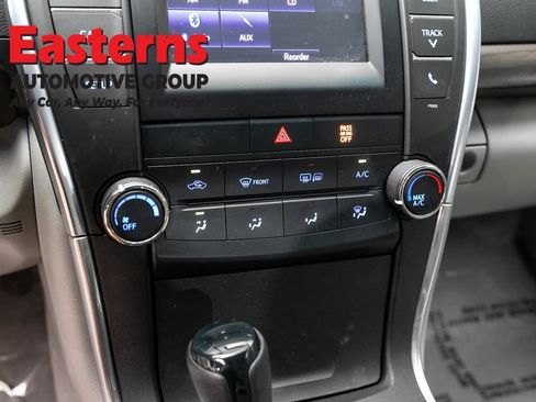 Used 2015 Toyota Camry LE FWD image 19