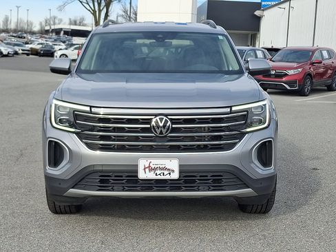 Used 2024 Volkswagen Atlas SE image 2