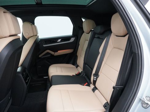 Certified 2026 Porsche Cayenne AWD/4WD image 16