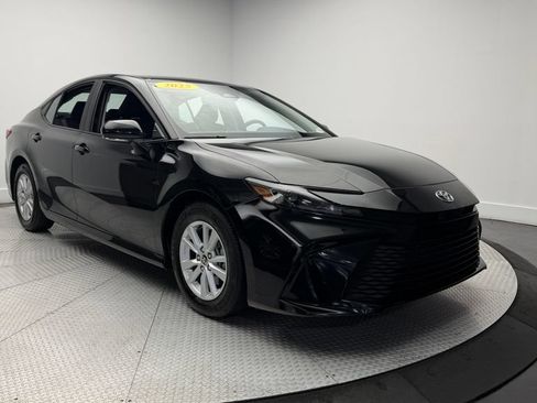 Used 2025 Toyota Camry LE FWD image 34