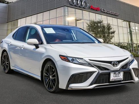 Used 2022 Toyota Camry XSE FWD image 5