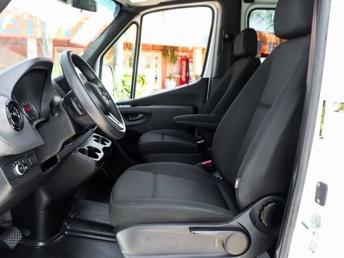 Used 2024 Mercedes-Benz Sprinter 2500 image 20