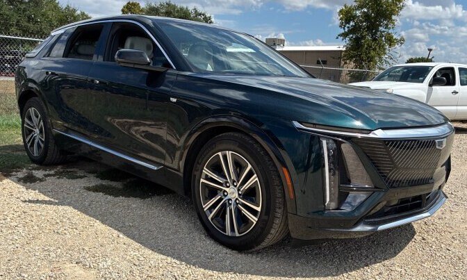 Certified 2024 Cadillac Lyriq Luxury w/ LPO, Floor Liner Package AWD/4WD image 3