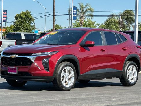 Used 2024 Chevrolet Trax LS w/ LS Convenience Package FWD image 9
