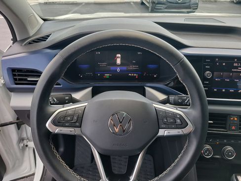 Used 2023 Volkswagen Taos SE w/ Panoramic Sunroof Package FWD image 27