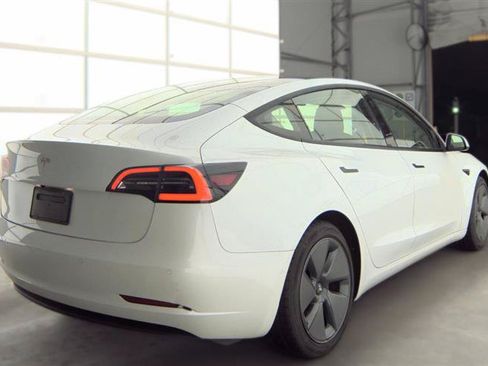 Used 2021 Tesla Model 3 Standard Range Plus RWD image 8