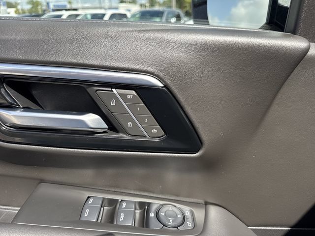 Used 2025 Chevrolet Tahoe Z71 AWD/4WD image 43