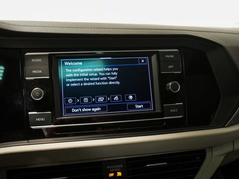 Used 2024 Volkswagen Jetta SE FWD image 19