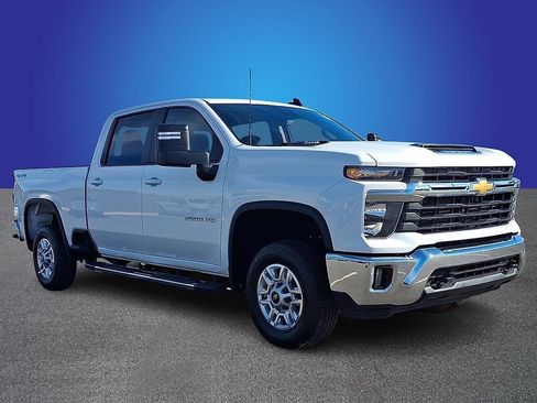 Used 2025 Chevrolet Silverado 2500 LT w/ Convenience Package AWD/4WD image 3