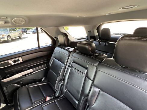 Used 2023 Ford Explorer XLT w/ Equipment Group 202A image 27