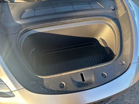 Used 2025 Tesla Model Y Long Range image 46